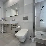 شقة Luxury In Bahia Del Duque By Altamarhomes أذيخي