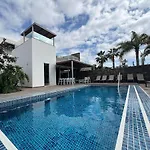 Luxury In Bahia Del Duque By Altamarhomes أذيخي
