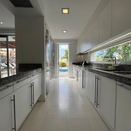Luxury In Bahia Del Duque By Altamarhomes * أذيخي